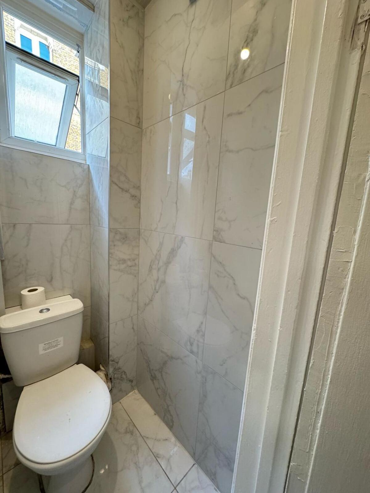 2 Bedroom Flat On First Floor Apartment